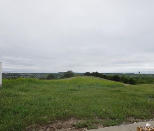 2100 Royal Ridge Cir, Manhattan, KS, 66503-8930 | Card Image