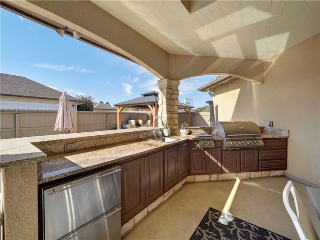 Fully equipped outdoor kitchen | Image 32