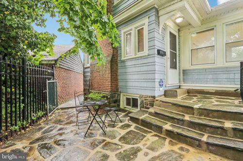 2 E Avon Rd, BROOKHAVEN, PA, 19015-3304 | Card Image