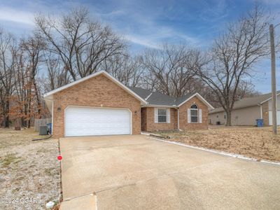 428 Ravenwood Circle, House other with 3 bedrooms, 2 bathrooms and null parking in Neosho MO | Image 3