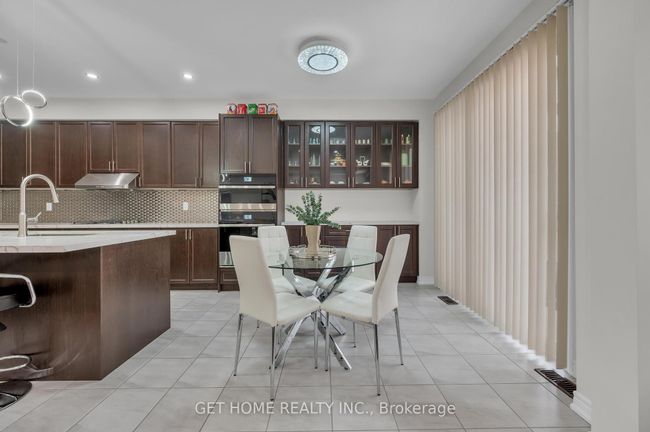 18 Germain Cir, House attached with 5 bedrooms, 4 bathrooms and 1 parking in Brampton ON | Image 4