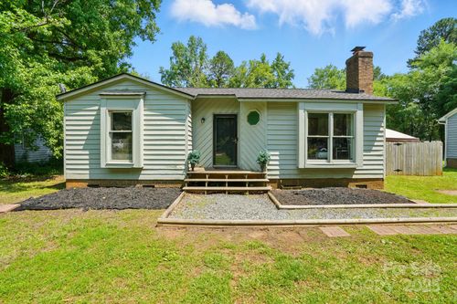 6718 Pueblo Ln, Charlotte, NC, 28227-1043 | Card Image