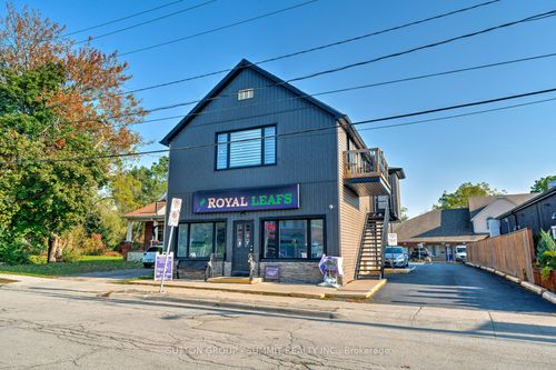 40 Main St, Waterdown, ON, L0R2H0 | Card Image