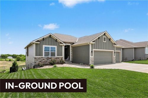 17605 Grey Hawke Rdg, Smithville, MO, 64089 | Card Image
