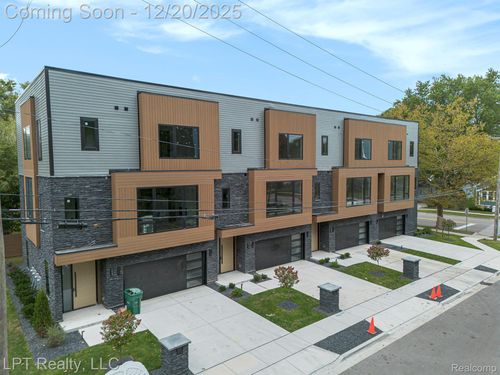 1-523 Walnut St, Brighton, MI, 48116-0090 | Card Image