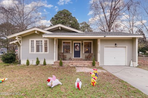 205 W South St, Fremont, NC, 27830-8647 | Card Image