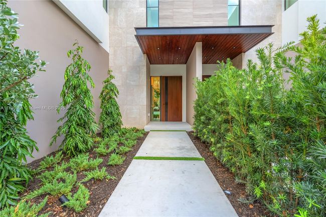 4951 University Dr, Townhouse with 3 bedrooms, 5 bathrooms and null parking in Coral Gables FL | Image 7