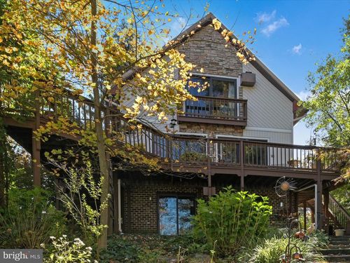 649 Wynonah Dr, AUBURN, PA, 17922-9402 | Card Image