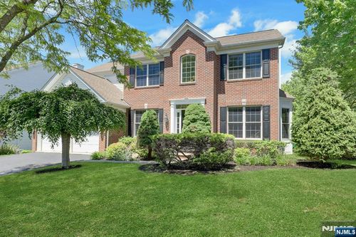 81 Lafayette Cir, Totowa, NJ, 07512-2196 | Card Image