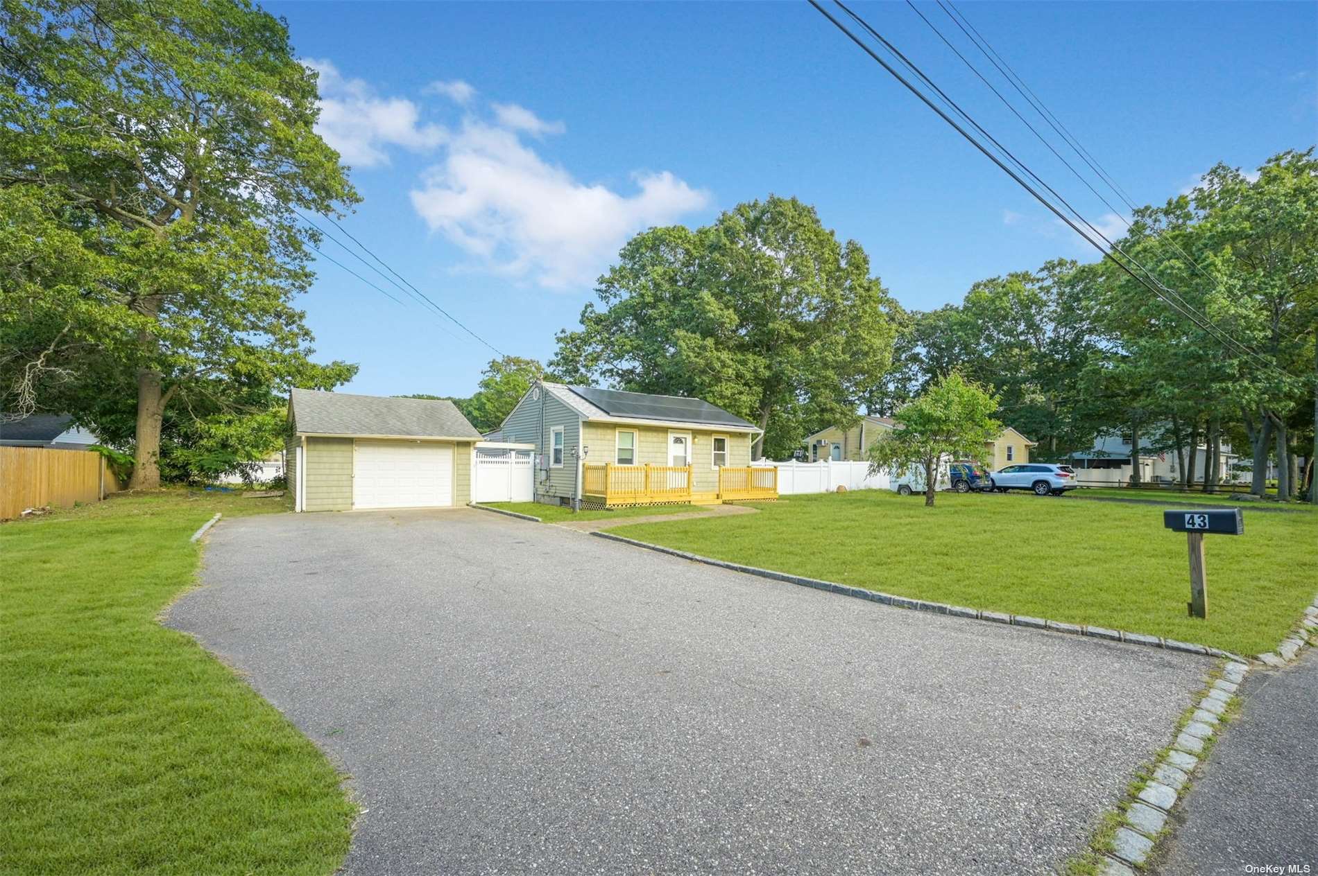 Holly Ln, Shirley, NY 11967