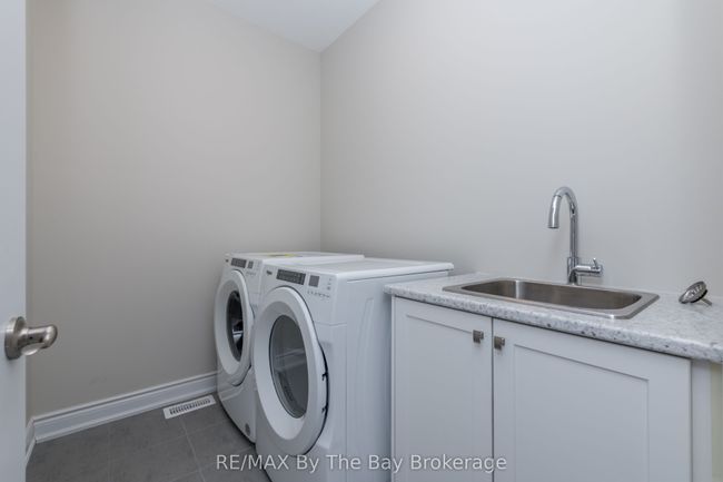 3 Periwinkle Rd, House other with 4 bedrooms, 4 bathrooms and 4 parking in Springwater ON | Image 25