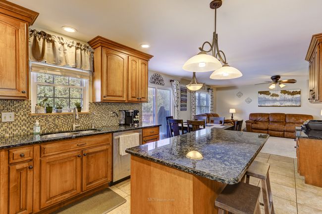 1900 Maple Glen Dr, Home with 4 bedrooms, 3 bathrooms and null parking in Plainfield IL | Image 9