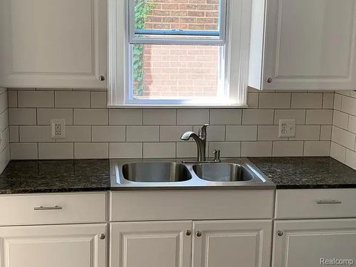 8342 Roselawn St, Detroit, MI, 48204-5508 | Card Image