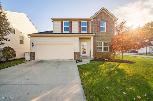 121 Slippery Rock Ln, Berea, OH, 44017-3159 | Card Image