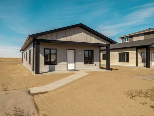 7042 48 St, Taber, AB, T1G0G7 | Card Image