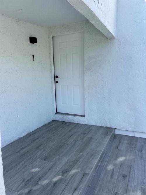 apt-1-424 Valley Forge Rd, West Palm Beach, FL, 33405-4040 | Card Image