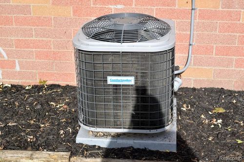 4125 5th St, Newport, MI, 48166-9669 | Card Image