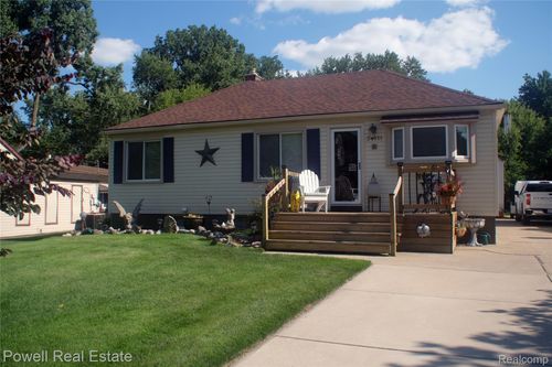 34051 Orangelawn St, Livonia, MI, 48150-2635 | Card Image