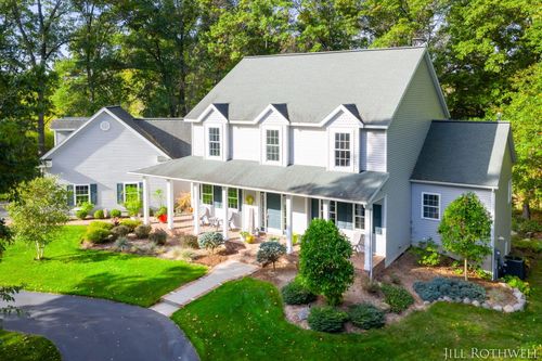 9147 Lakefield Ct Se, Alto, MI, 49302-9025 | Card Image