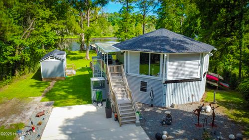 210 Gangplank Rd, New Bern, NC, 28562-9544 | Card Image