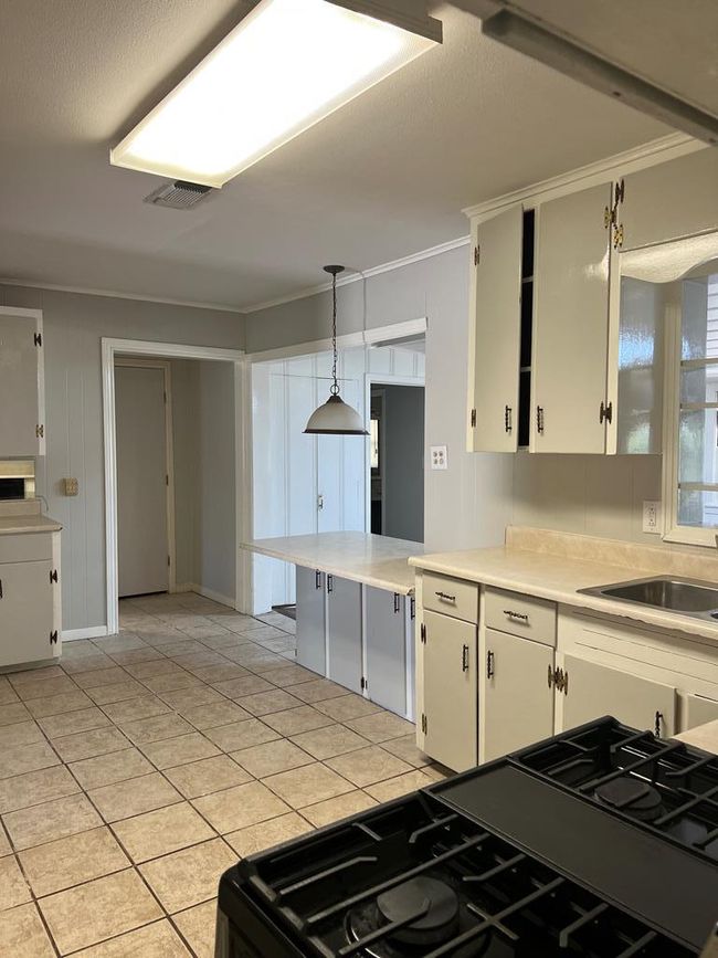 3702 Rose Cir, House other with 4 bedrooms, 2 bathrooms and 1 parking in Snyder TX | Image 4