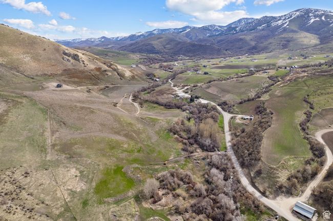 Aerial view of property's location featuring a mountainous background | Image 4
