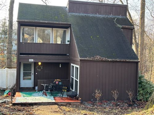 942 Caddo Ave, Akron, OH, 44305-1009 | Card Image