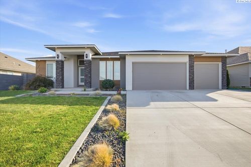 7061 W 35th Ave, Kennewick, WA, 99338-5604 | Card Image