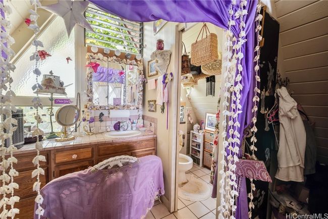 Upstairs bathroom | Image 7