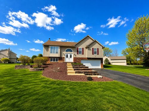 11437 Saddlebrook Cir, Pinckney, MI, 48169-8030 | Card Image