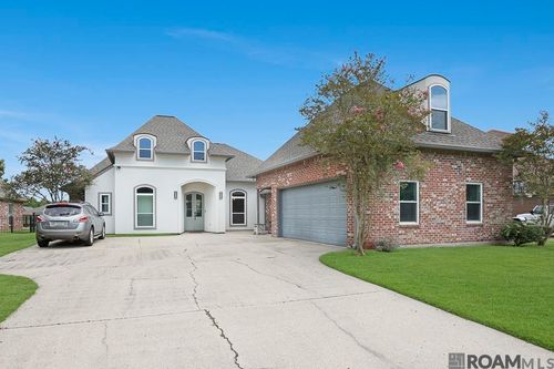 11680 River Highlands Dr, Saint Amant, LA, 70774-5026 | Card Image