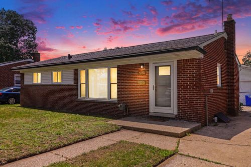 28691 Hales St, Madison Heights, MI, 48071-2924 | Card Image
