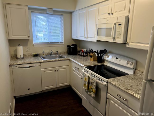 906 Neff Rd, House other with 2 bedrooms, 1 bathrooms and null parking in Grosse Pointe MI | Image 4