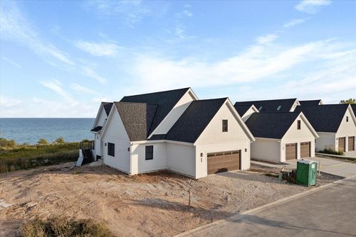 1082 Seanma Wynd, Port Washington, WI, 53074 | Card Image