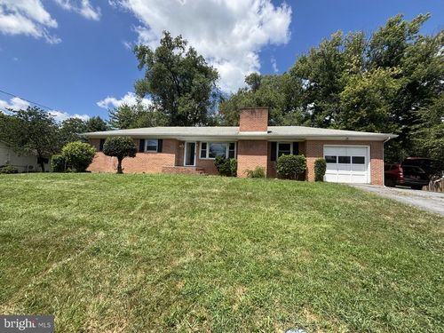 142 Tammy Ln, MARTINSBURG, WV, 25405-5201 | Card Image
