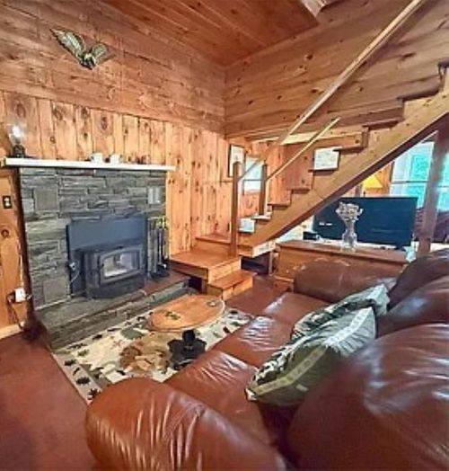 422 Little Rutland Rd, Bomoseen, VT, 05732-4421 | Card Image