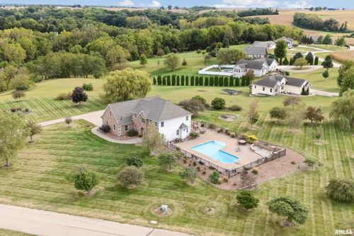 601 Green Hills Dr, Clinton, IA, 52732-9447 | Card Image