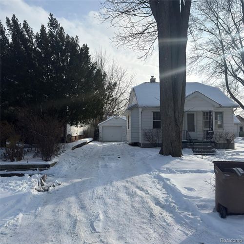 29 W New York Ave, Pontiac, MI, 48340-1146 | Card Image