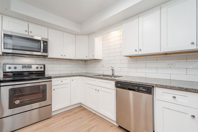 APT-2 - 21 S Waiola Ave, Condo with 2 bedrooms, 1 bathrooms and 1 parking in La Grange IL | Image 4