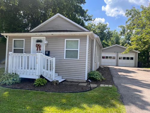 1038 George St, Lake Geneva, WI, 53147-1112 | Card Image