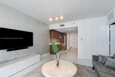 4706 - 495 Brickell Ave, Condo with 1 bedrooms, 1 bathrooms and null parking in Miami FL | Image 2