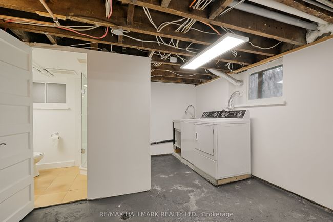 333 Sackville St, House attached with 3 bedrooms, 2 bathrooms and null parking in Toronto ON | Image 32
