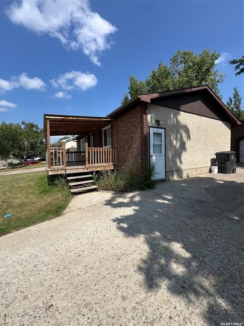 1822 110th St, North Battleford, SK, S9A2Z7 | Card Image