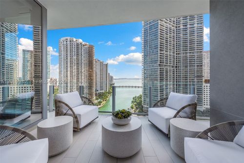 1605-300 Biscayne Boulevard Way, Miami, FL, 33131-2284 | Card Image