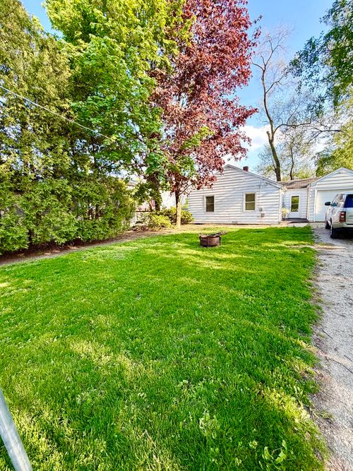 905 Rockland Rd, Lake Bluff, IL, 60044-2220 | Card Image