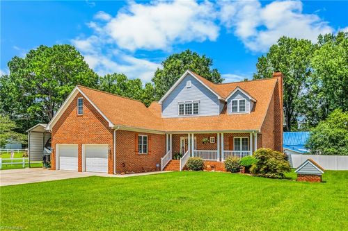 802 W Monroe St, Mayodan, NC, 27027-2240 | Card Image