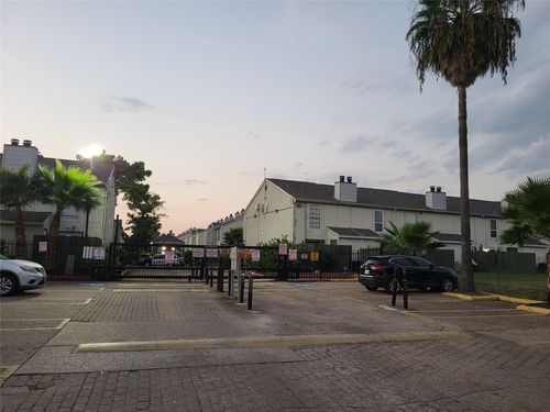 8641-8641 Victorian Village Dr, Houston, TX, 77071-2837 | Card Image