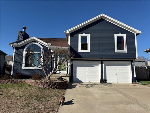104 Spinnaker Dr, Smithville, MO, 64089-9057 | Card Image