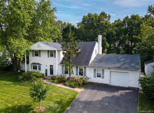 6 Duck Hill Rd, Coram, NY, 11727-1220 | Card Image