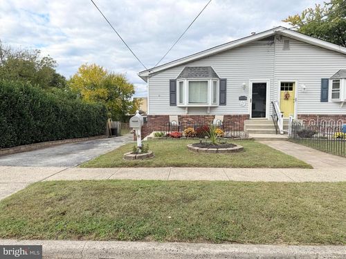 436 Manhattan St, Essington, PA, 19029-1810 | Card Image